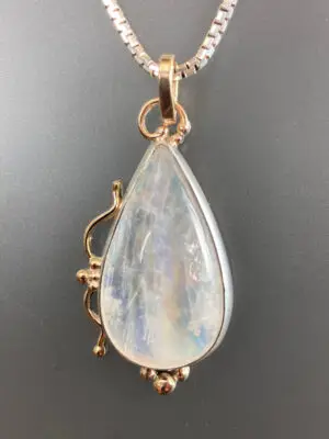 P 2140 Rainbow Moonstone