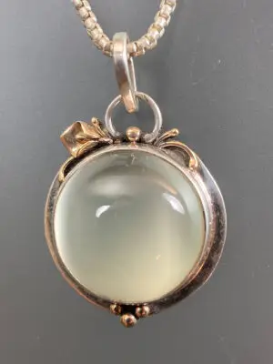 P 2142 White Cat’s Eye Moonstone